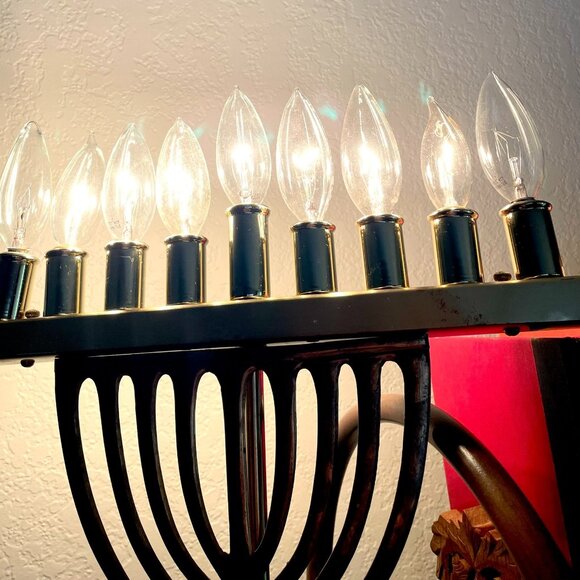 Vintage Brass Electric Menorah Lamp With 9 Bulbs & Sturdy Base - Picture 13 of 14